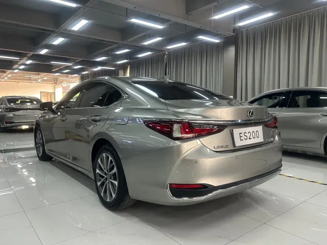 Lexus ES — Фото автомобиля 9
