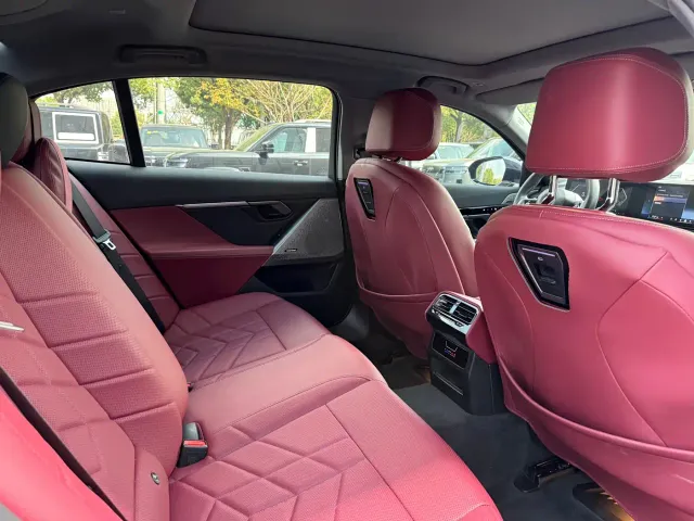 BMW 5 Series — Фото автомобиля 15