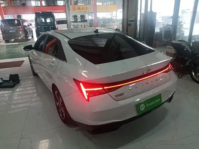 Hyundai Elantra — Фото автомобиля 4