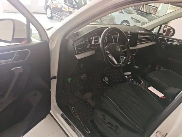 Volkswagen Tiguan L — Фото автомобиля 15