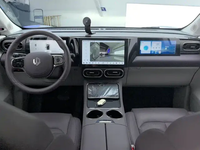 Leapmotor C11 — Фото автомобиля 12