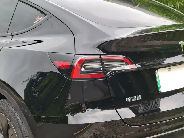 Tesla Model Y — Фото автомобиля 19