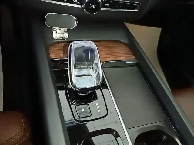 Volvo XC60 — Фото автомобиля 13