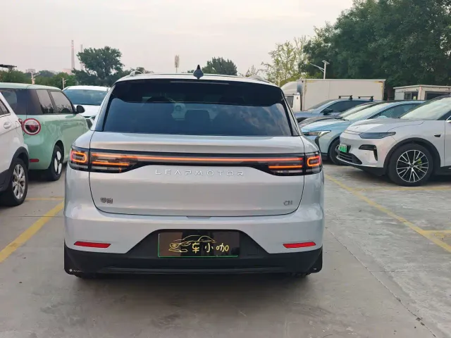 Leapmotor C11 — Фото автомобиля 5