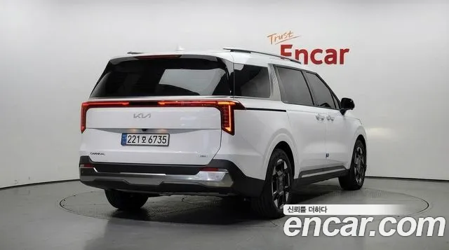 Kia Carnival Generation 4 — Фото автомобиля 2