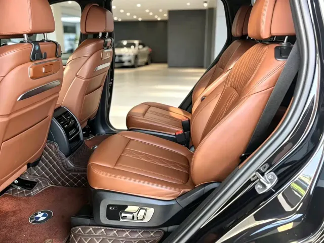 BMW X7 — Фото автомобиля 3