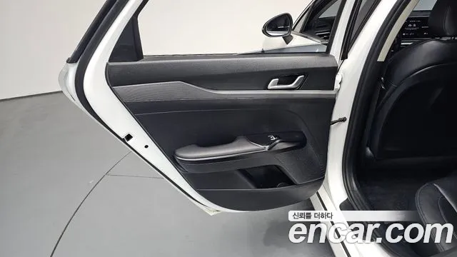 Kia K5 K5 3 поколение 2.0 LPI(Для проката) — Фото автомобиля 24