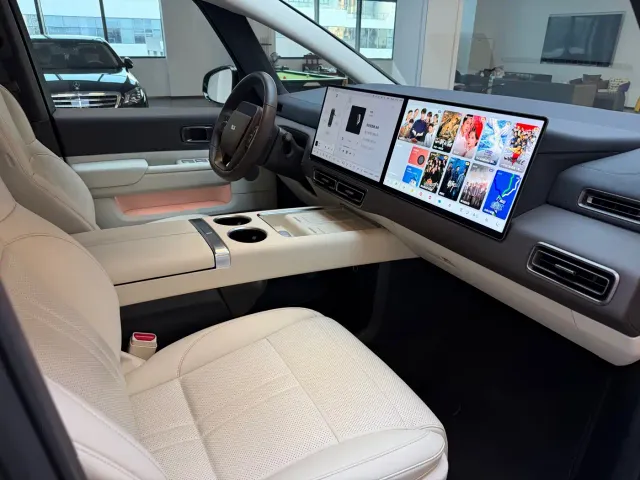 Li Auto MEGA — Фото автомобиля 12