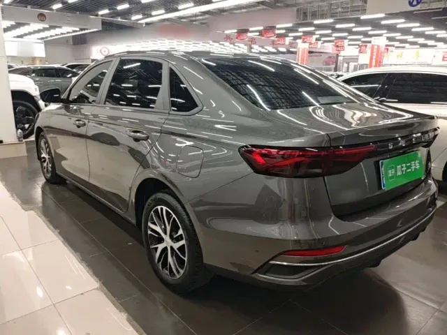 Geely Emgrand — Фото автомобиля 4