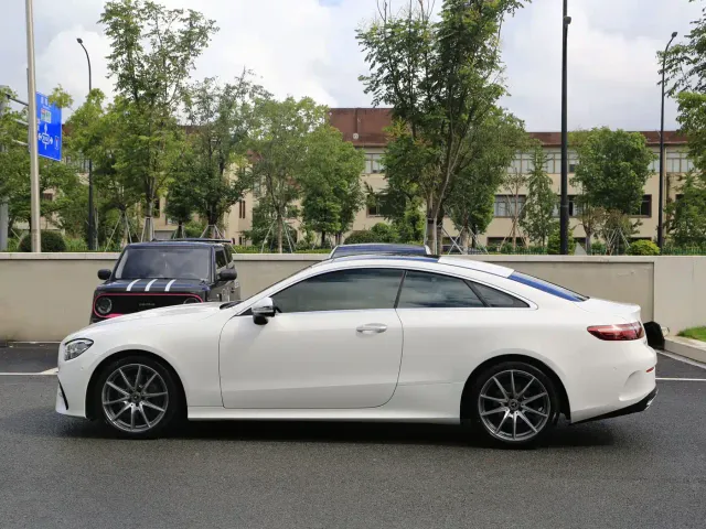 Mercedes-Benz E-Class — Фото автомобиля 16