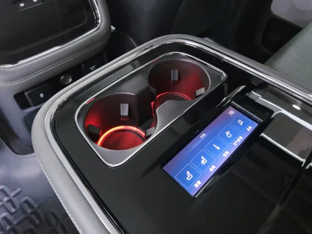 Lincoln Navigator — Фото автомобиля 12
