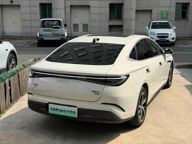 BYD Seal 07 DM-i — Фото автомобиля 3