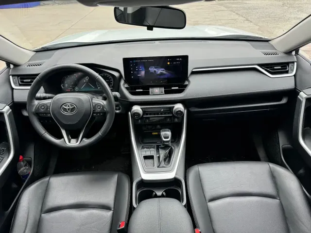 Toyota RAV4 — Фото автомобиля 6