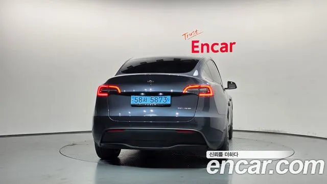 Tesla Model Y — Фото автомобиля 3