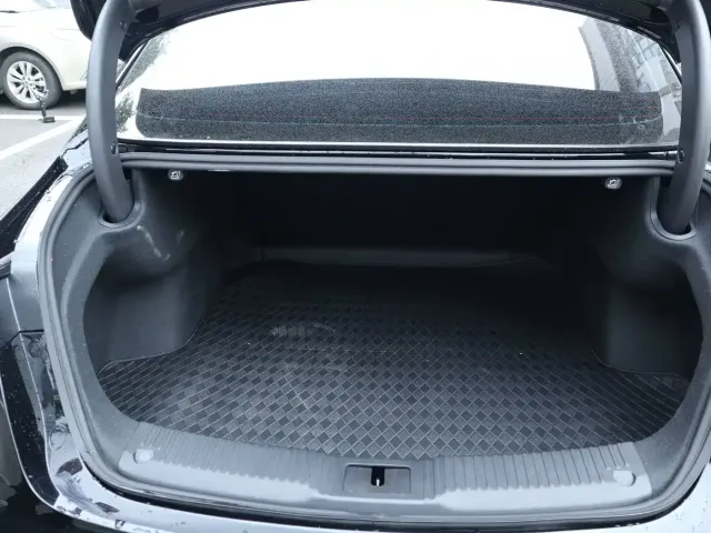 Hongqi H5 — Фото автомобиля 15