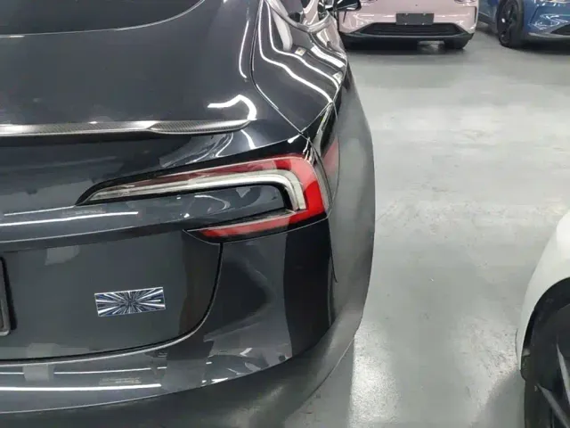 Tesla Model 3 — Фото автомобиля 7