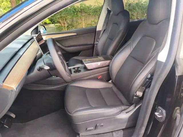 Tesla Model Y — Фото автомобиля 14