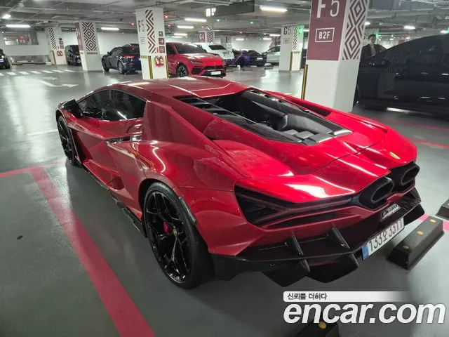Lamborghini Revuelto — Фото автомобиля 7