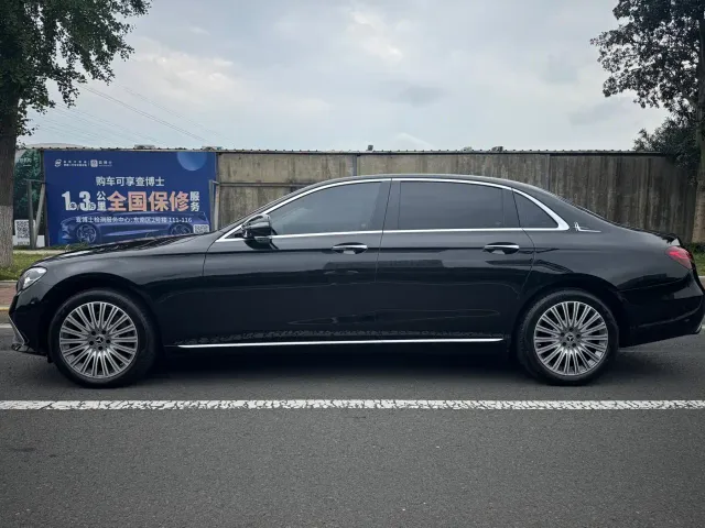 Mercedes-Benz E-Class — Фото автомобиля 3