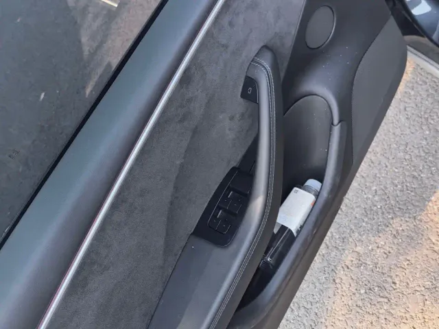 Tesla Model 3 — Фото автомобиля 9