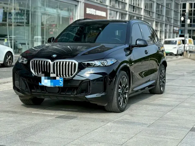 Фотография автомобиля — BMW X5