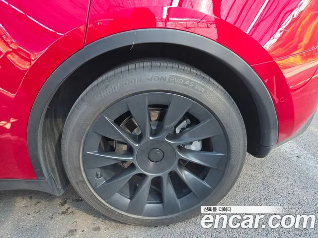 Tesla Model Y — Фото автомобиля 7