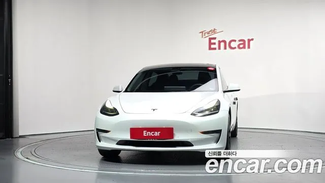 Tesla Model 3 — Фото автомобиля 3
