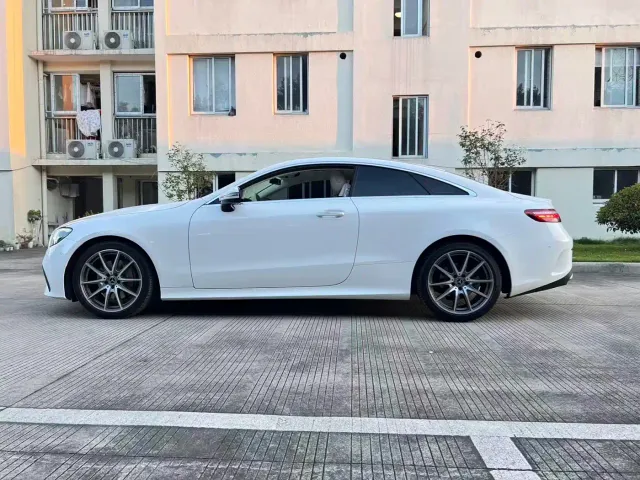 Mercedes-Benz E-Class — Фото автомобиля 25