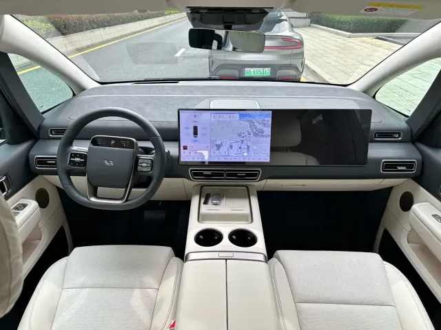 Li Auto MEGA — Фото автомобиля 15