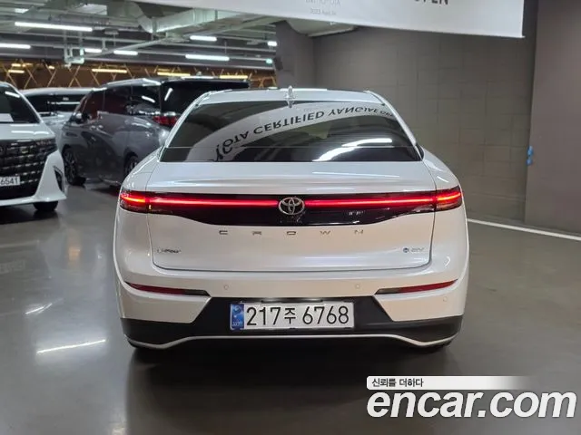 Toyota Crown — Фото автомобиля 4