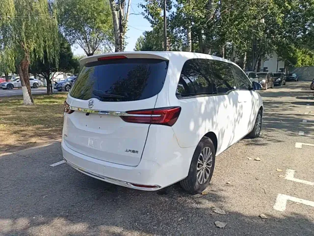Buick GL8 — Фото автомобиля 6
