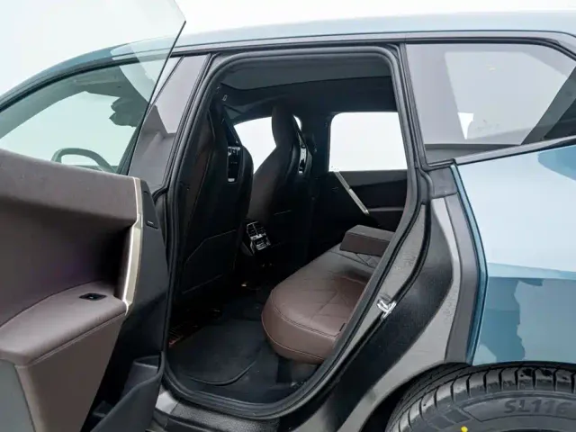 BMW iX — Фото автомобиля 19