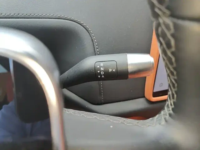 Li Auto L8 — Фото автомобиля 13