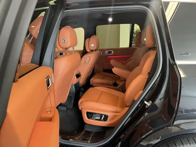 Li Auto L8 — Фото автомобиля 18