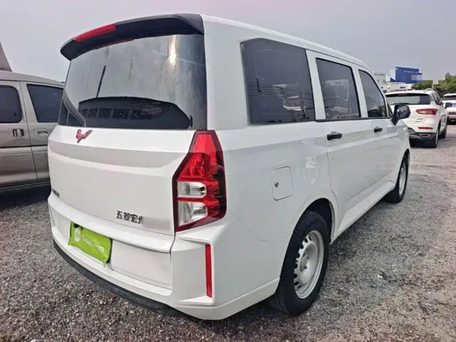 Wuling Hongguang Plus — Фото автомобиля 6
