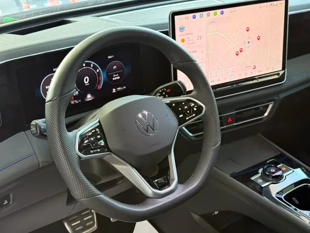 Volkswagen Tiguan L — Фото автомобиля 8