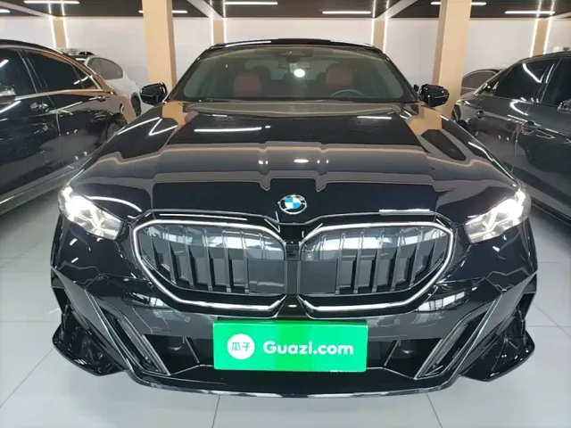 BMW 5 Series — Фото автомобиля 2