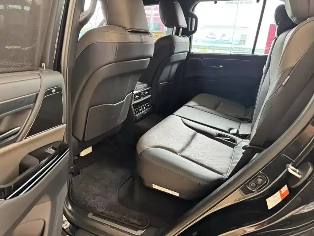 Lexus Lexus LX 2025 700h OVERTRAIL Frontier Edition — Фото автомобиля 6