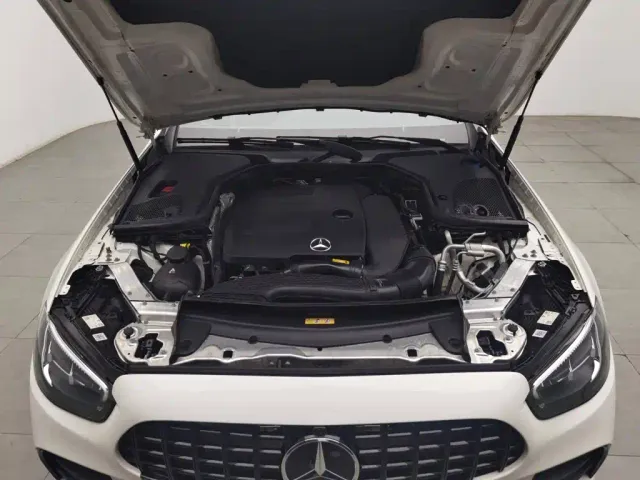 Mercedes-Benz E-Class — Фото автомобиля 6
