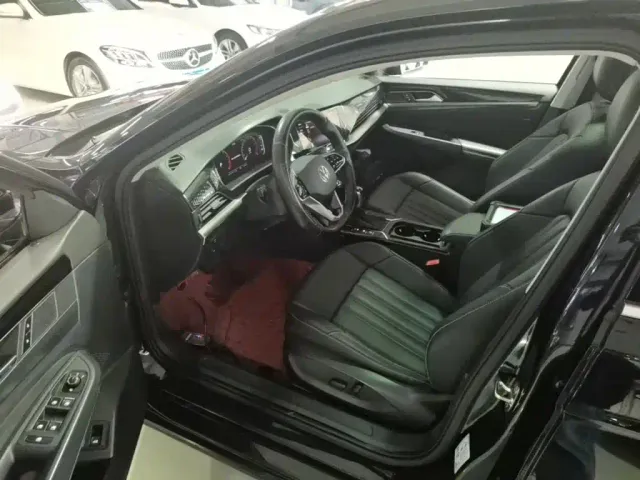 Volkswagen Passat — Фото автомобиля 14