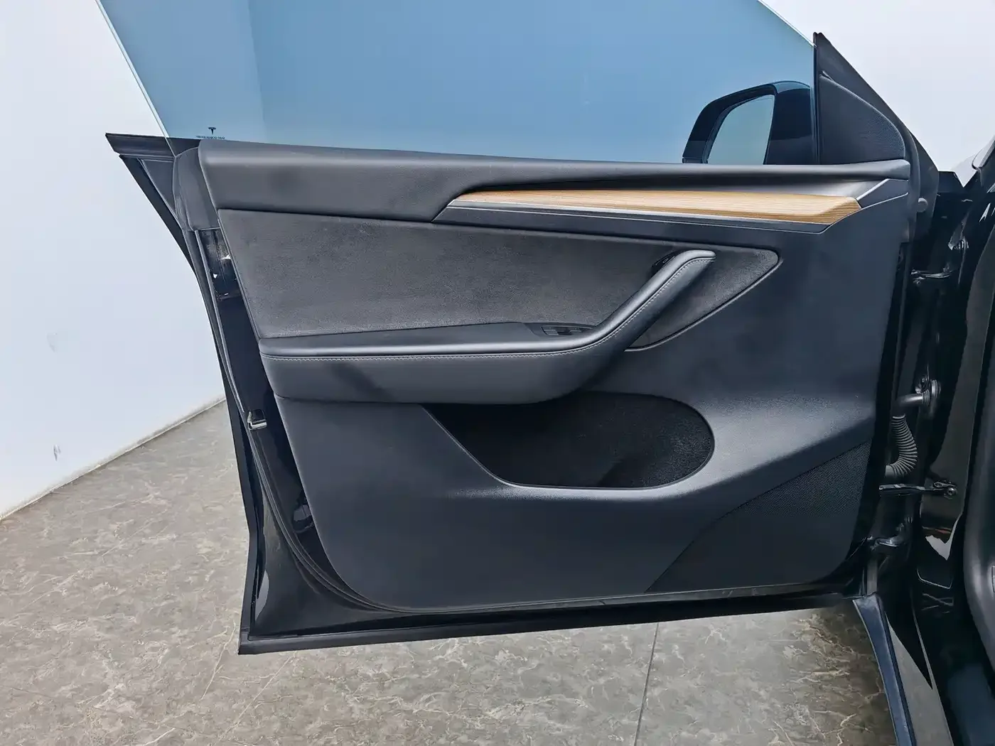Tesla Model Y 2022 Rear-Wheel Drive Version — Фото автомобиля 19