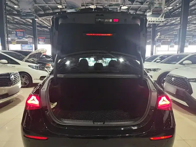 Mercedes-Benz E-Class — Фото автомобиля 14