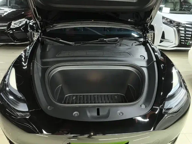 Tesla Model Y — Фото автомобиля 19