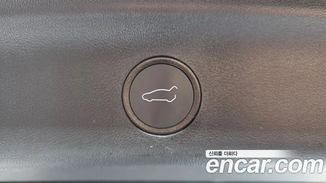 Tesla Model Y — Фото автомобиля 18