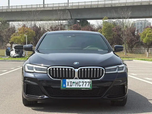 BMW 5 Series — Фото автомобиля 2