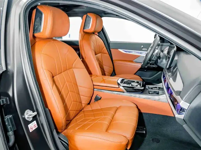 BMW 7 Series — Фото автомобиля 22