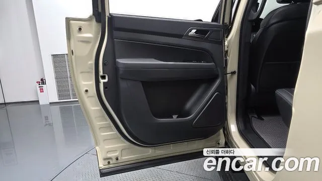 KG_Mobility_Ssangyong Rexton Новый Rexton Sport Khan Дизель 2.2 4WD — Фото автомобиля 23