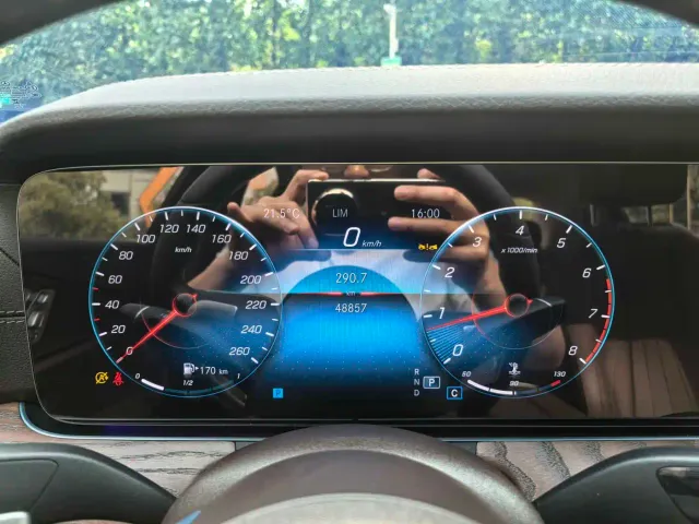 Mercedes-Benz E-Class — Фото автомобиля 8