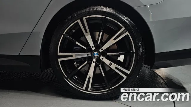 BMW 5 Series G60 — Фото автомобиля 21