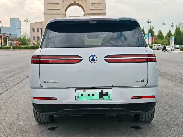 Denza N8L — Фото автомобиля 5